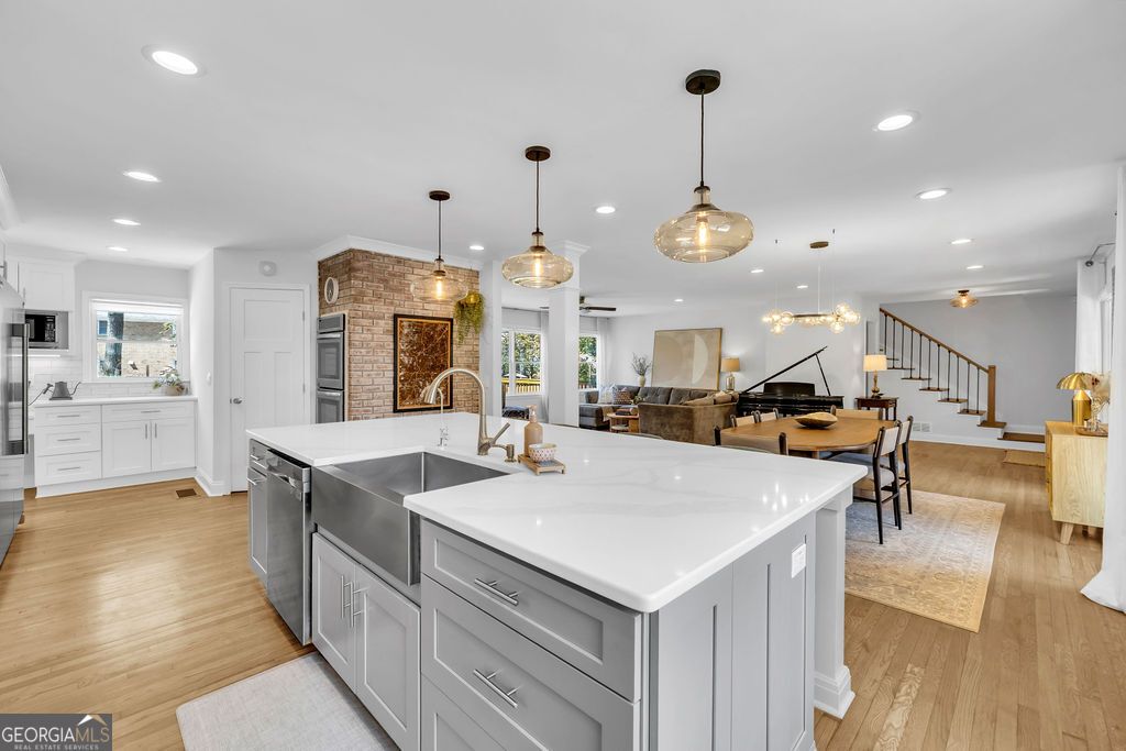 Photo of 5002 Vernon Oaks Drive, Dunwoody, GA 30338 (MLS # 10721898)