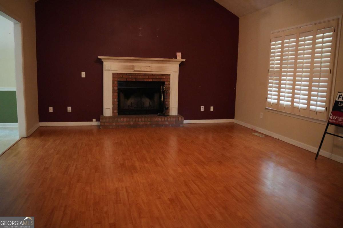 6086 Woodstock RD