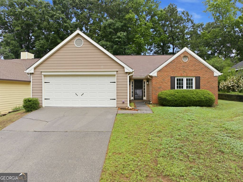 Photo of 685 Hunters Creek Lane, Lawrenceville, GA 30043 (MLS # 10773190)
