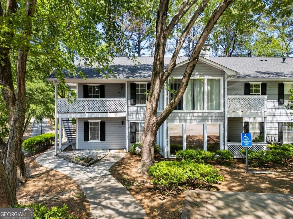 Photo of 405 Natchez Trace #405, Sandy Springs, GA 30350 (MLS # 10739975)