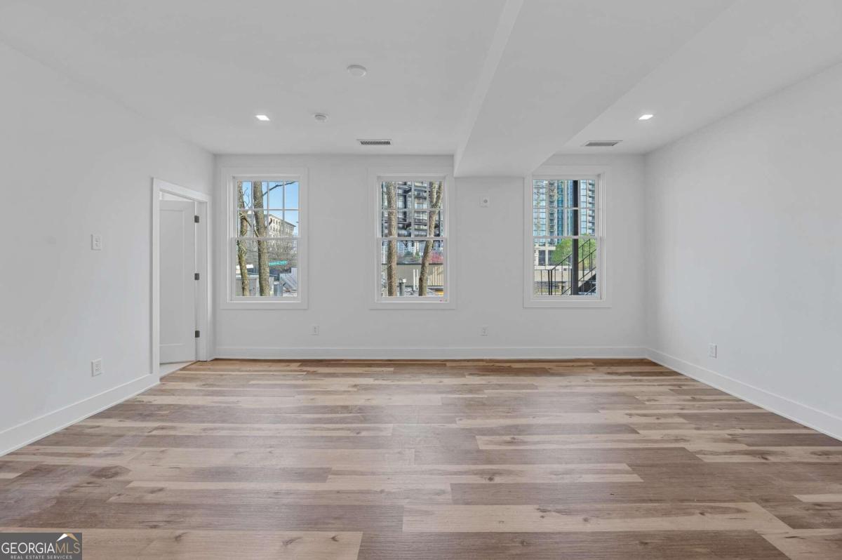 2909 Peachtree RD NE 206