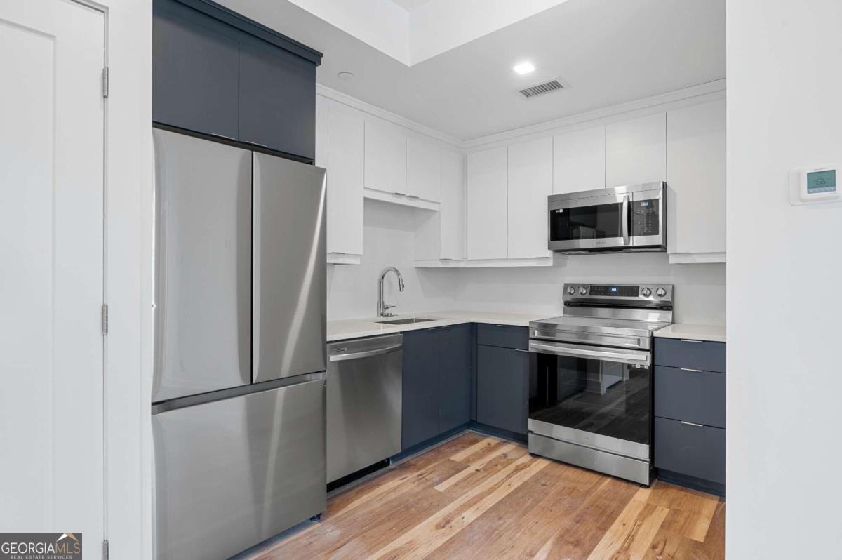 2909 Peachtree RD NE 206