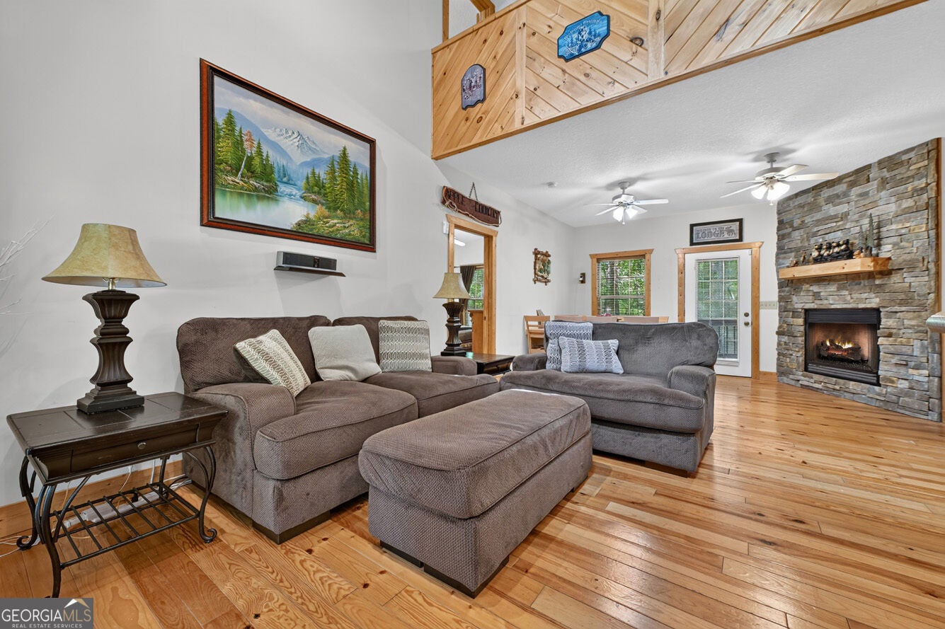 14 Orlon DR