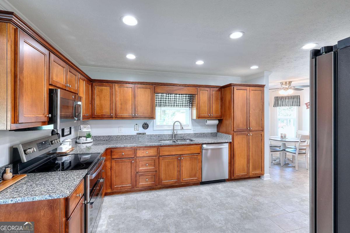 1621 Dixie RD