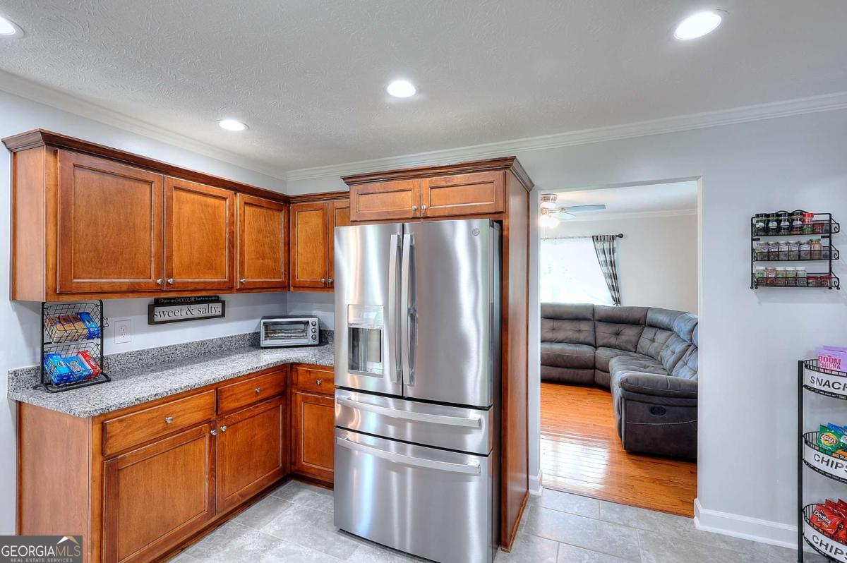 1621 Dixie RD