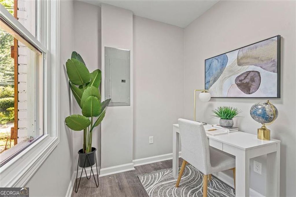 Photo of 1995 VENETIAN Drive SW, Atlanta, GA 30311 (MLS # 10693874)