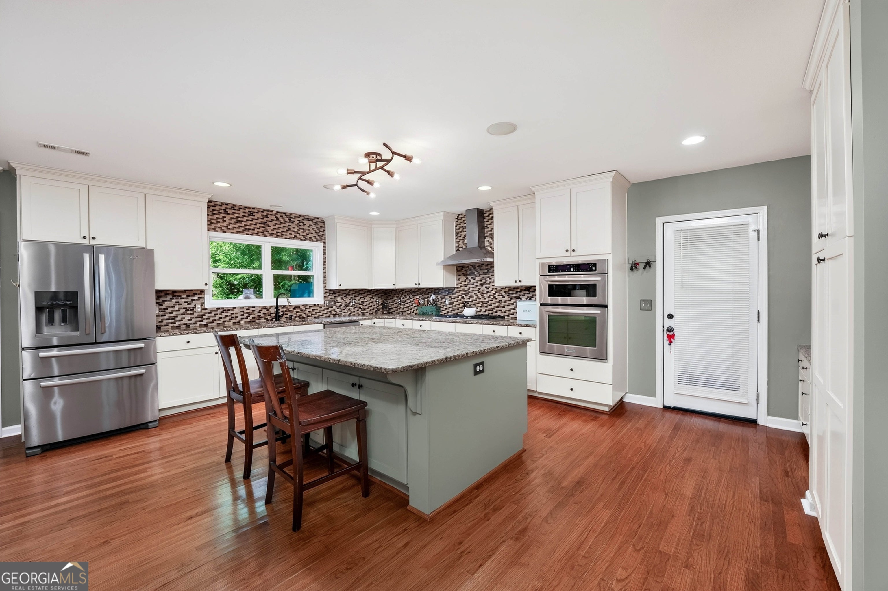 2193 W Ponce De Leon AVE