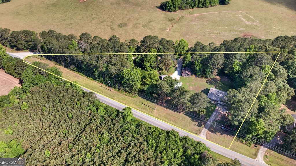 Photo of 1596 Flat Shoals Road, Concord, GA 30206 (MLS # 10768477)