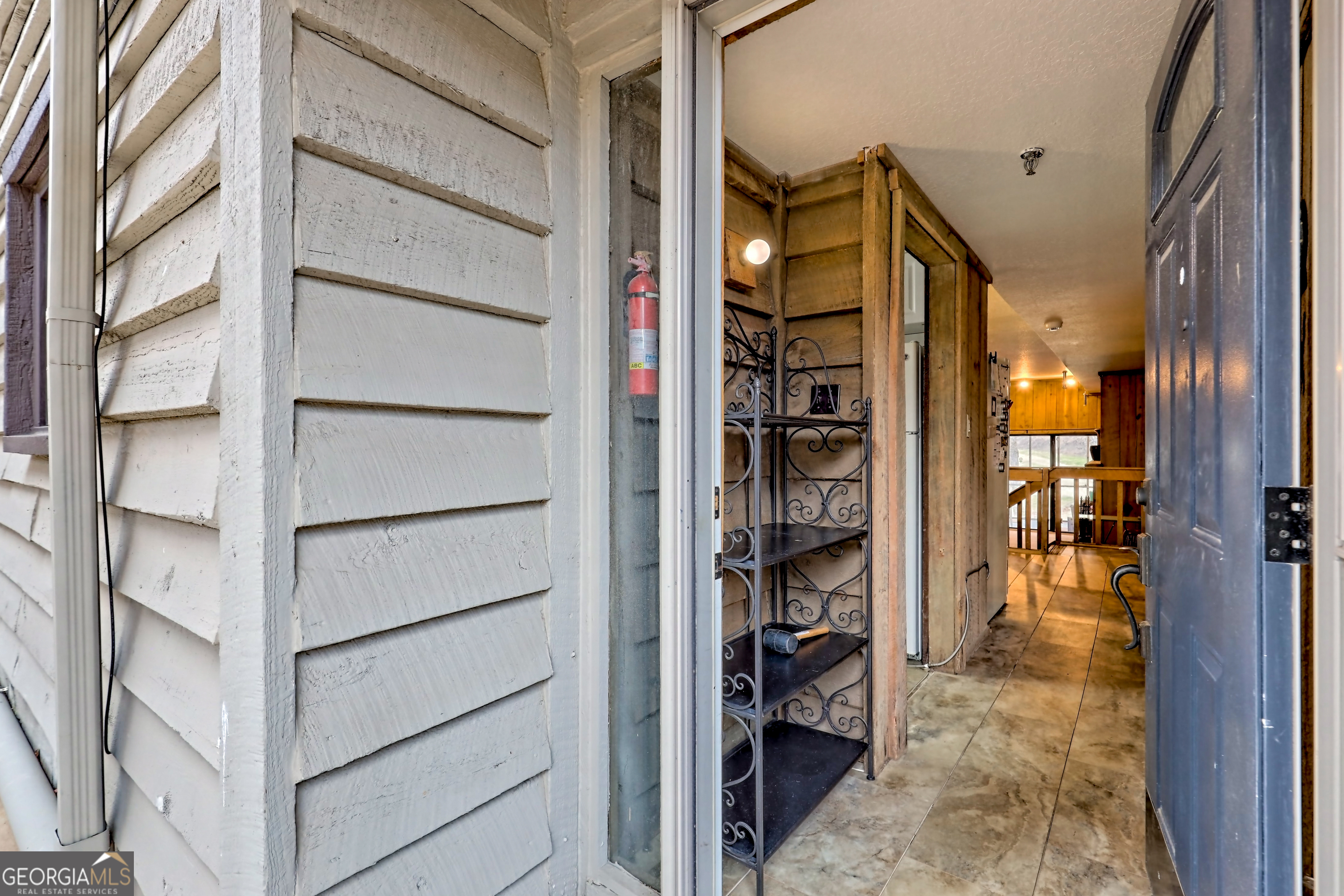 Newly carpeted, open floor plan, large dining & living room, and ample closets make it the perfect size for a full-time residence or mountain getaway. Each bedroom has an en suite, perfect for roommates. The big bonus to the Kings Point condominiums is the outdoor pool, (which is limited to Kings Point residents ONLY,). It's included in your monthly HOA fees, along with several outdoor grilling areas. For a small additional monthly fee, you can join the Kingwood Resort & have access to unlimited golf, indoor pool, spa, exercise facility & more. Rabun County boasts 3 state parks & is well known for superior hiking, fishing, boating, white water rafting, zip lines, wineries, award-winning restaurants and so much more. Start experiencing everything that Rabun County and the North Georgia Mountains has to offer!