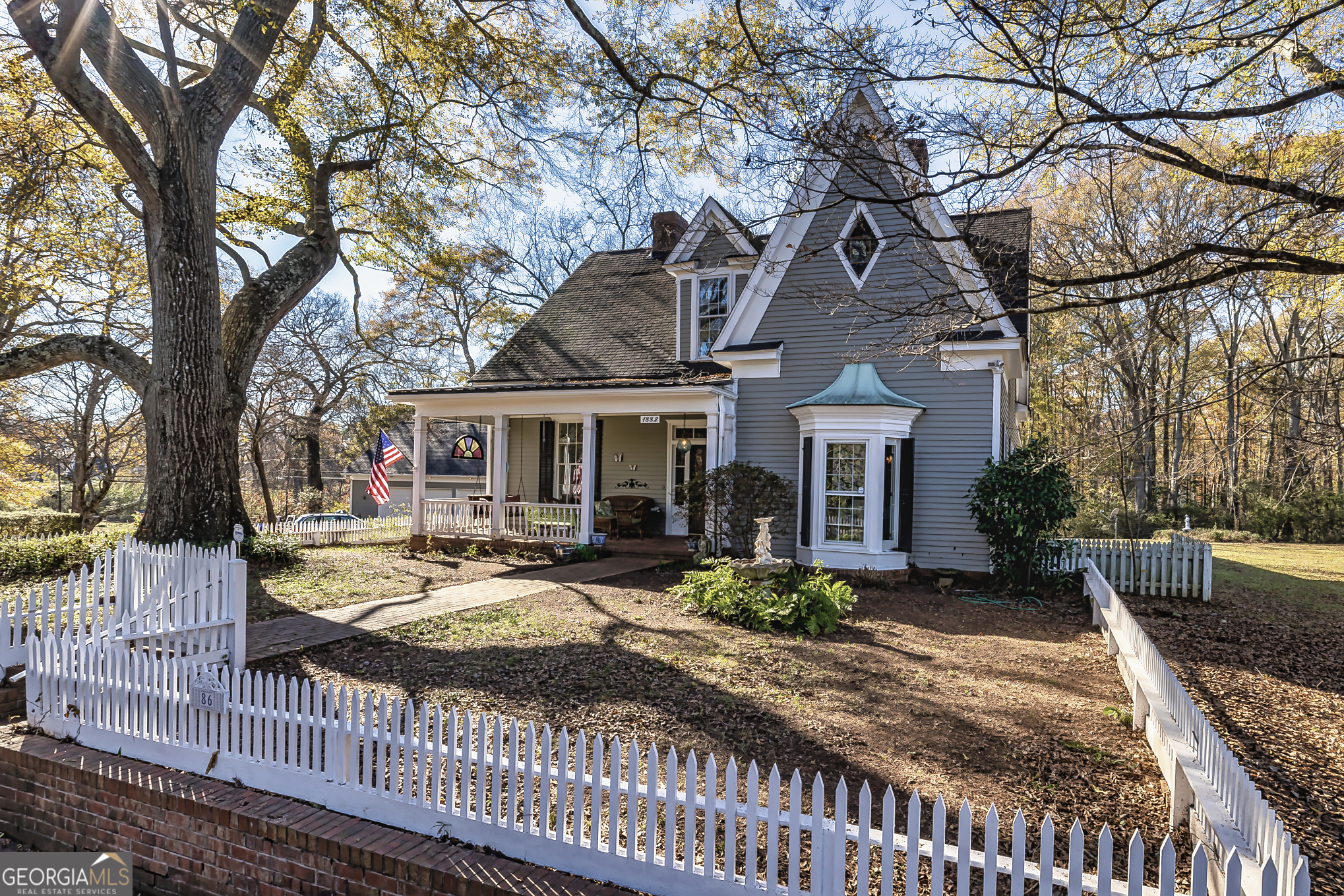 86 Victoria DR