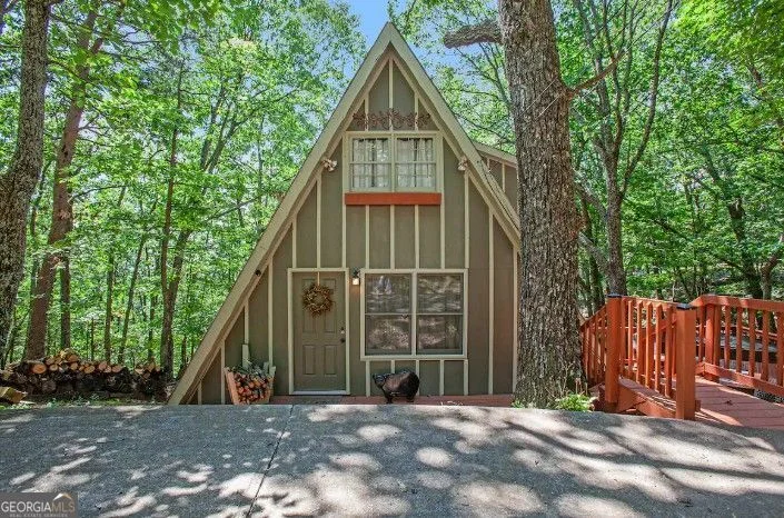 608 Moss Patch Trail