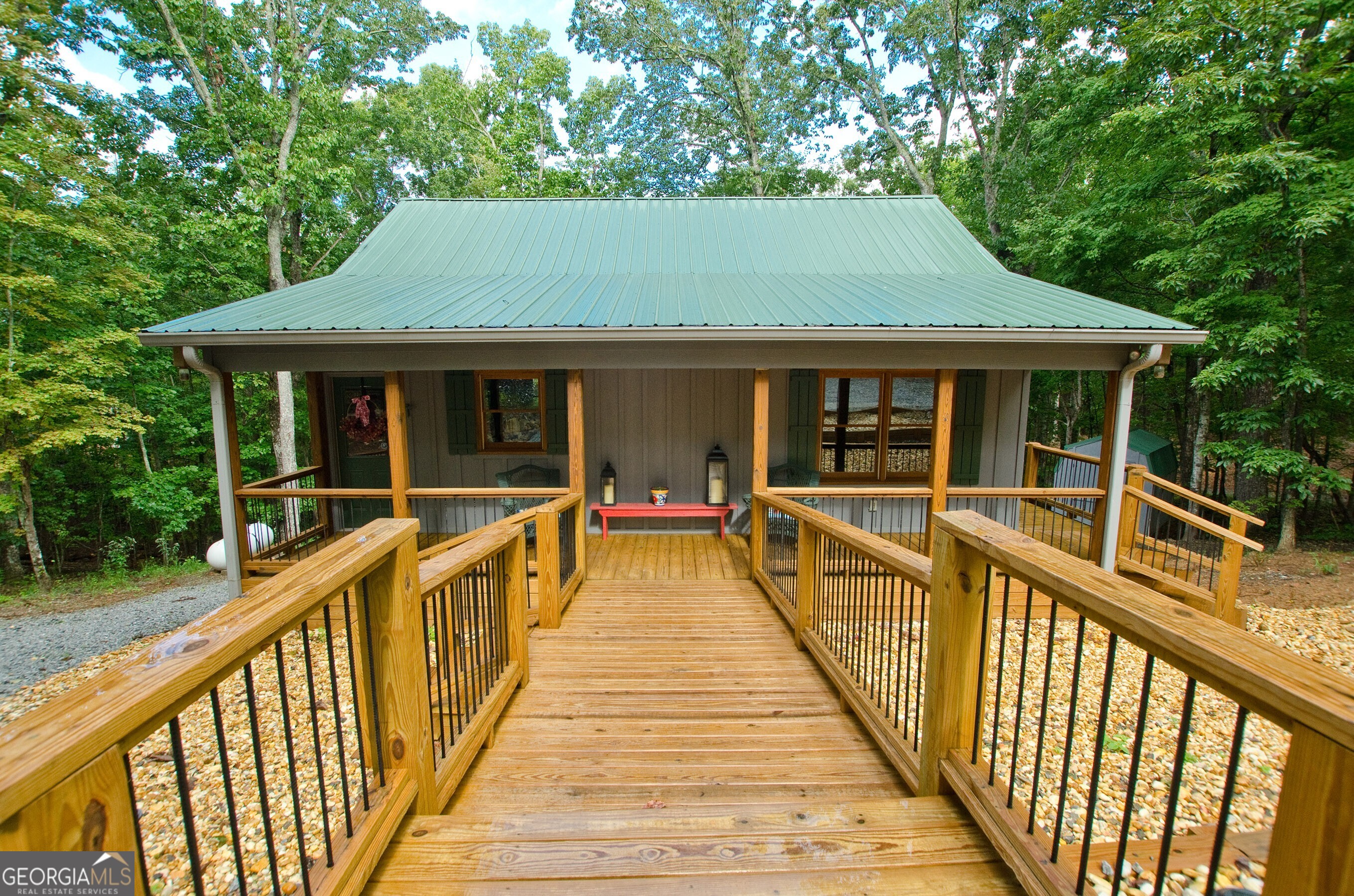745 Lakeshore DR