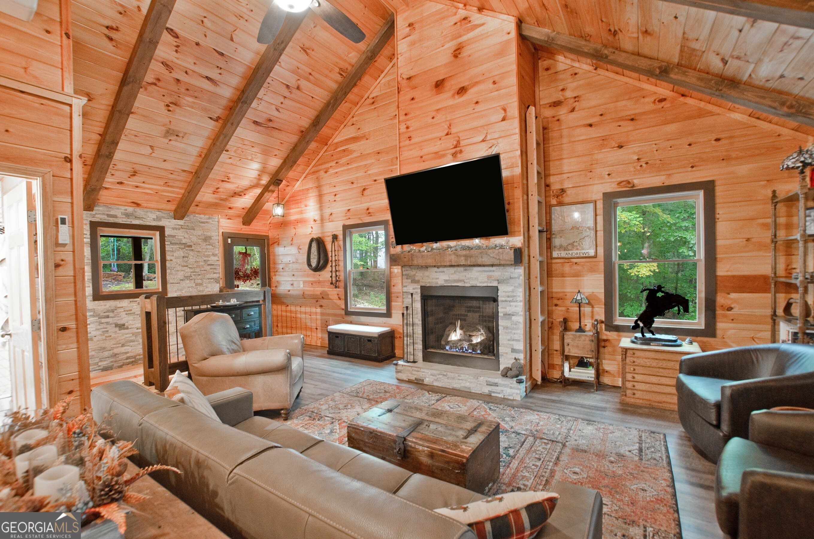 745 Lakeshore DR