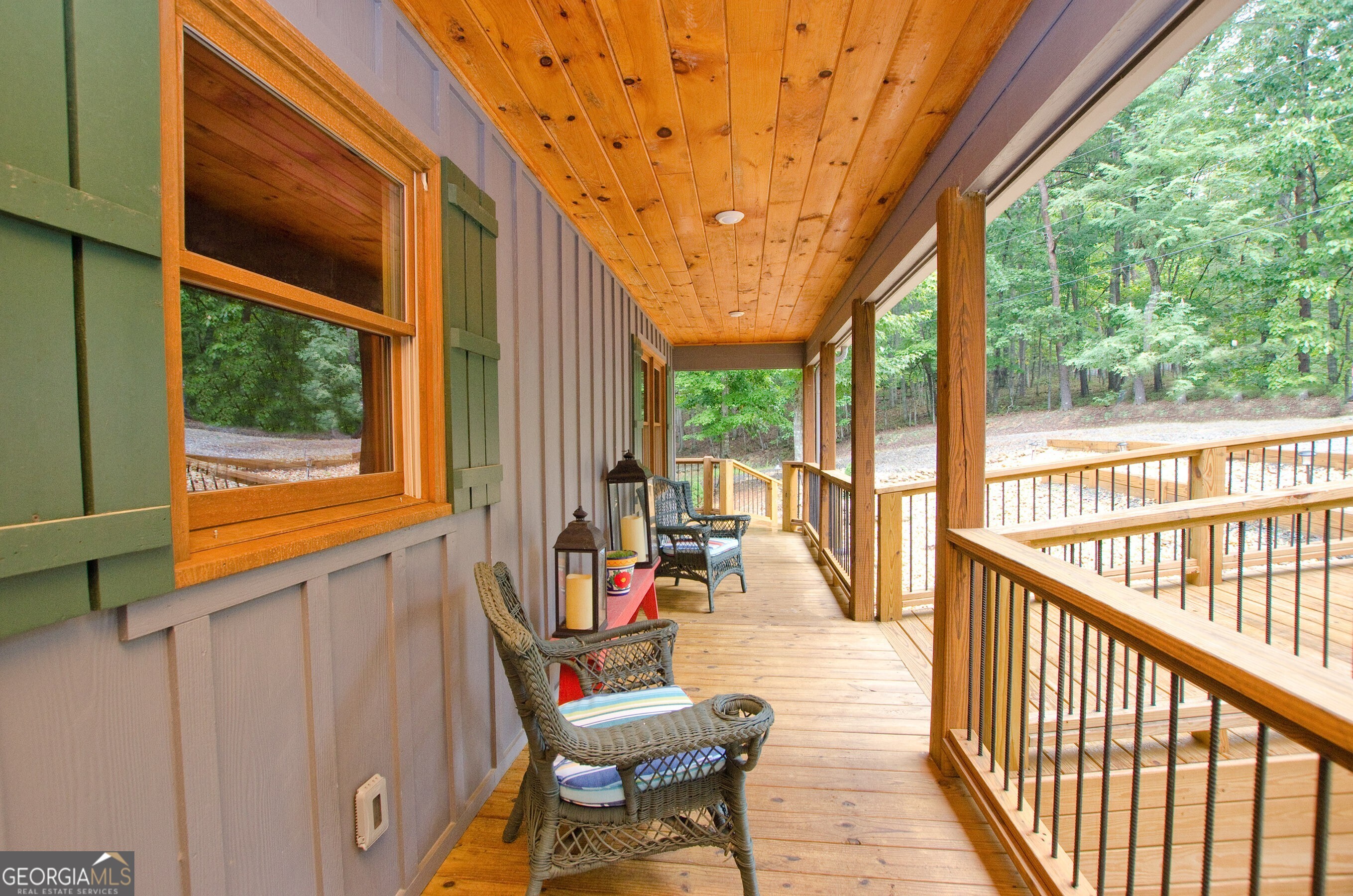 745 Lakeshore DR