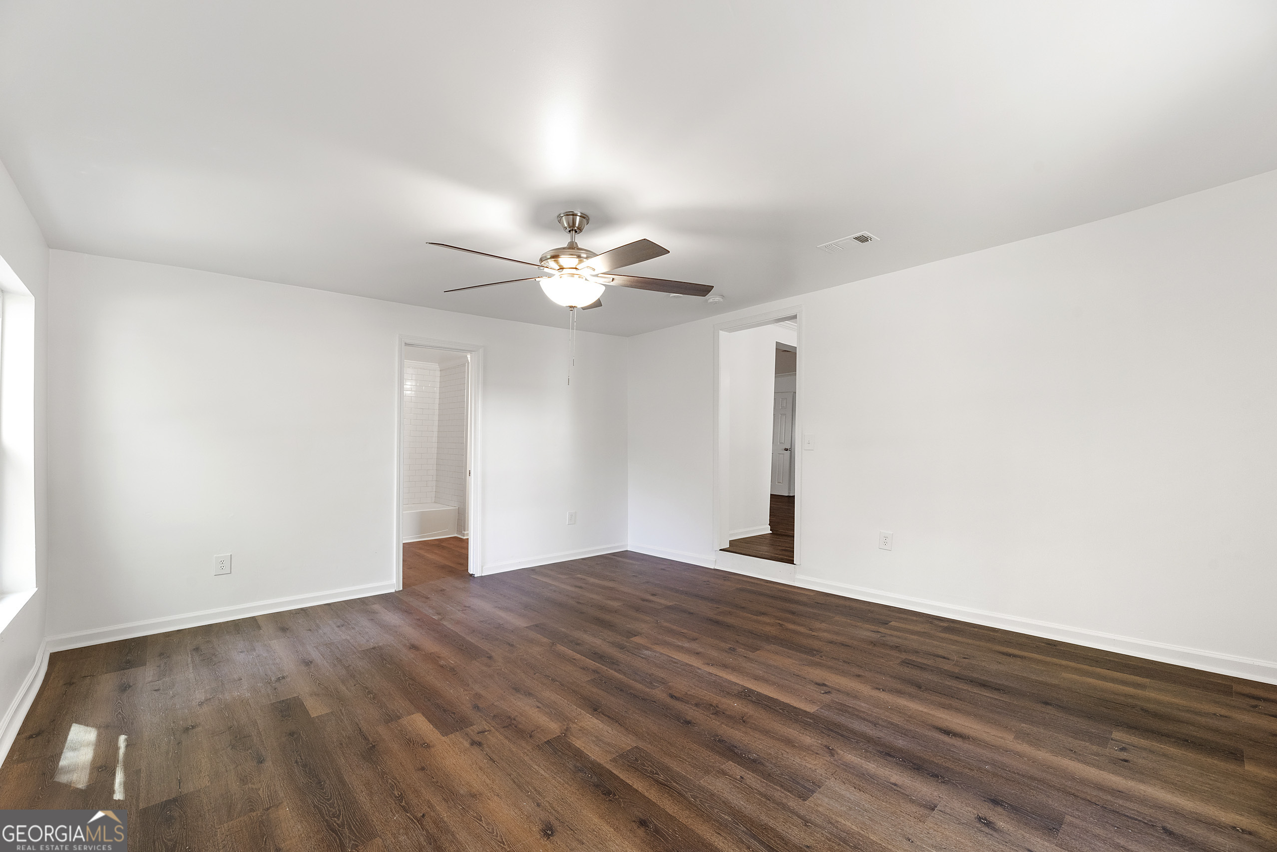 33 Ray ST