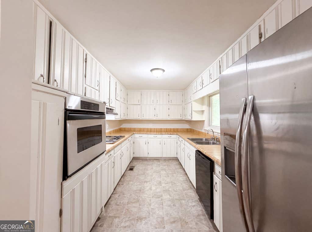 Photo of 210 Pinewood Lane, Stockbridge, GA 30281 (MLS # 10814399)