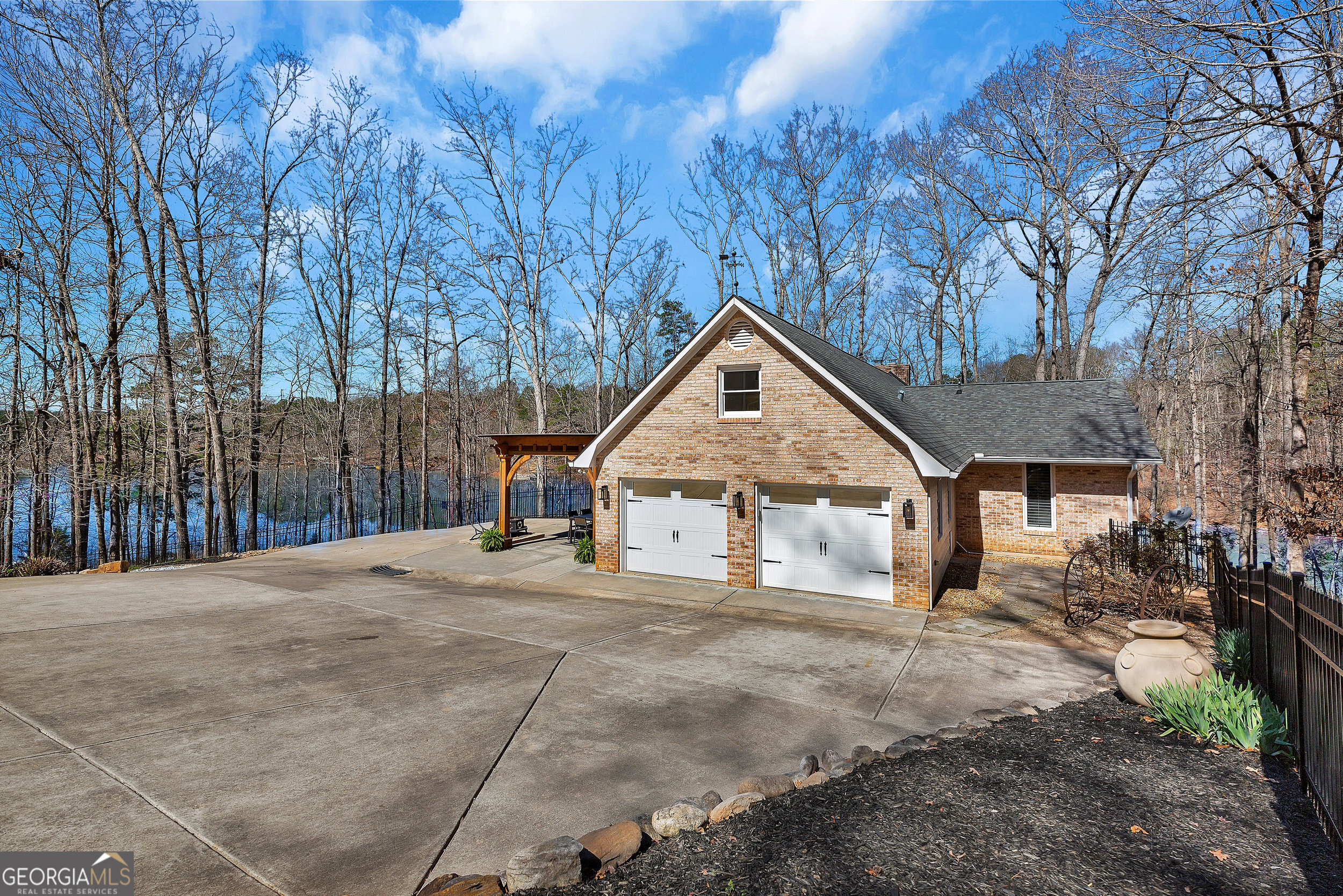 201 Hickory Hill LN
