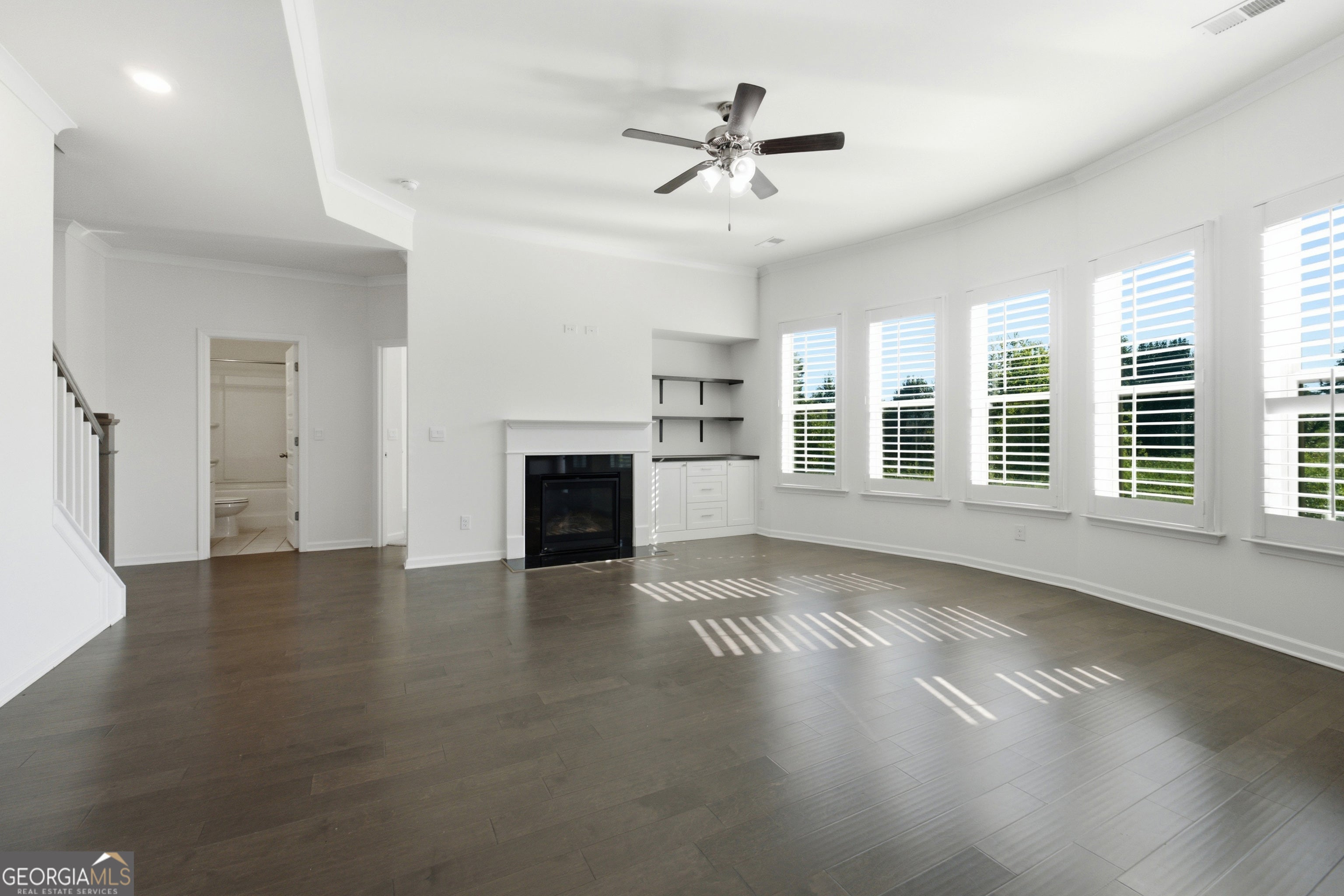 1221 Hawthorne CIR
