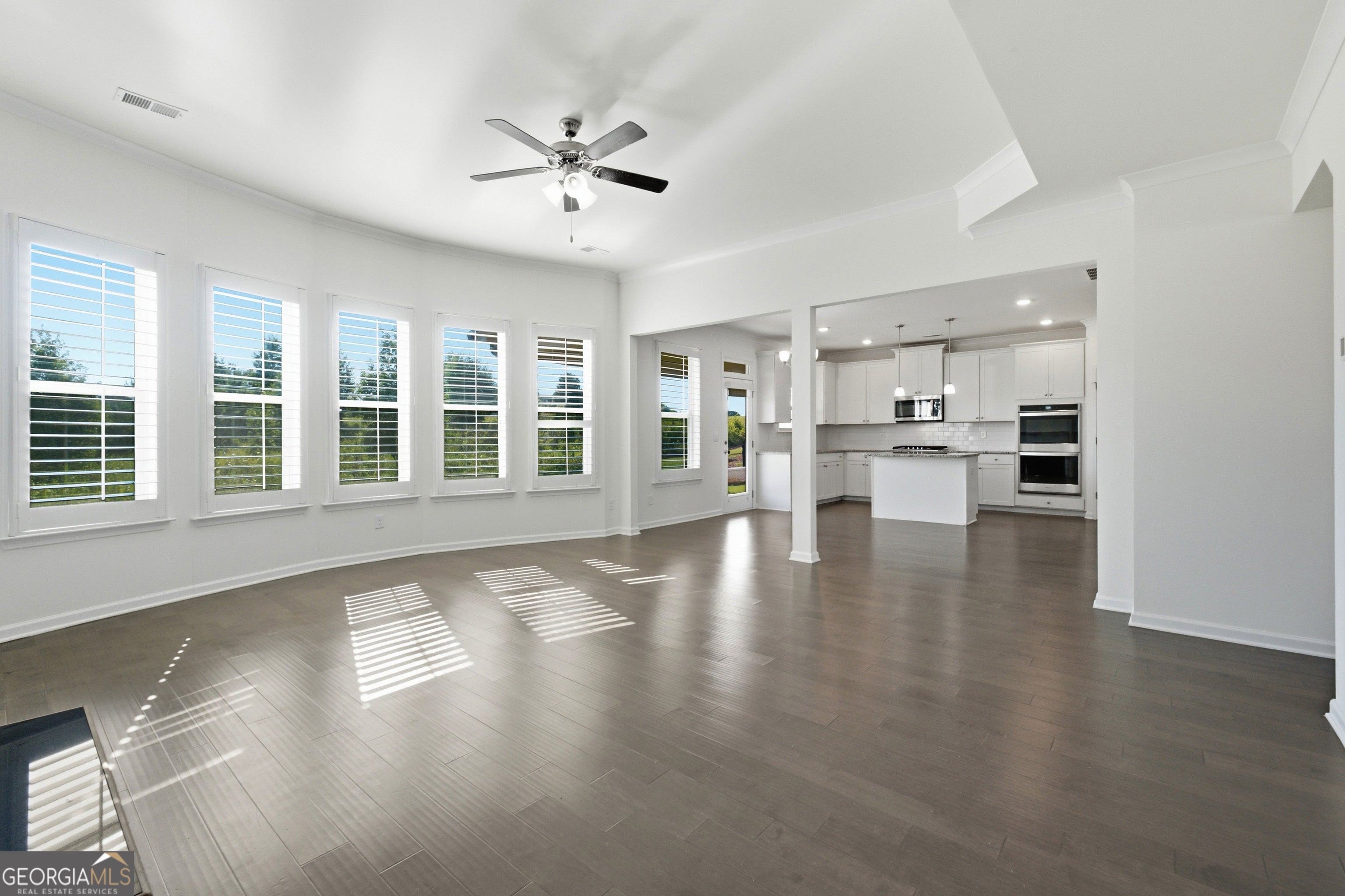 1221 Hawthorne CIR