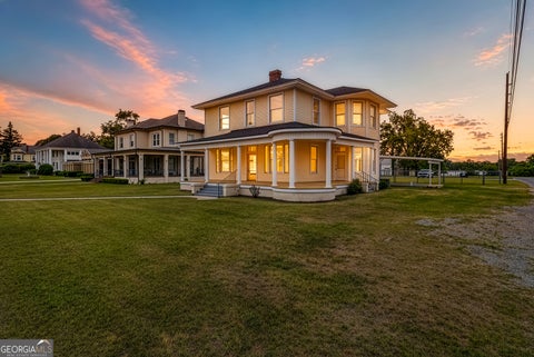 Photo for 158 Hand AVE W