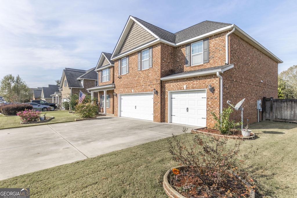 231 Black Hawke LN