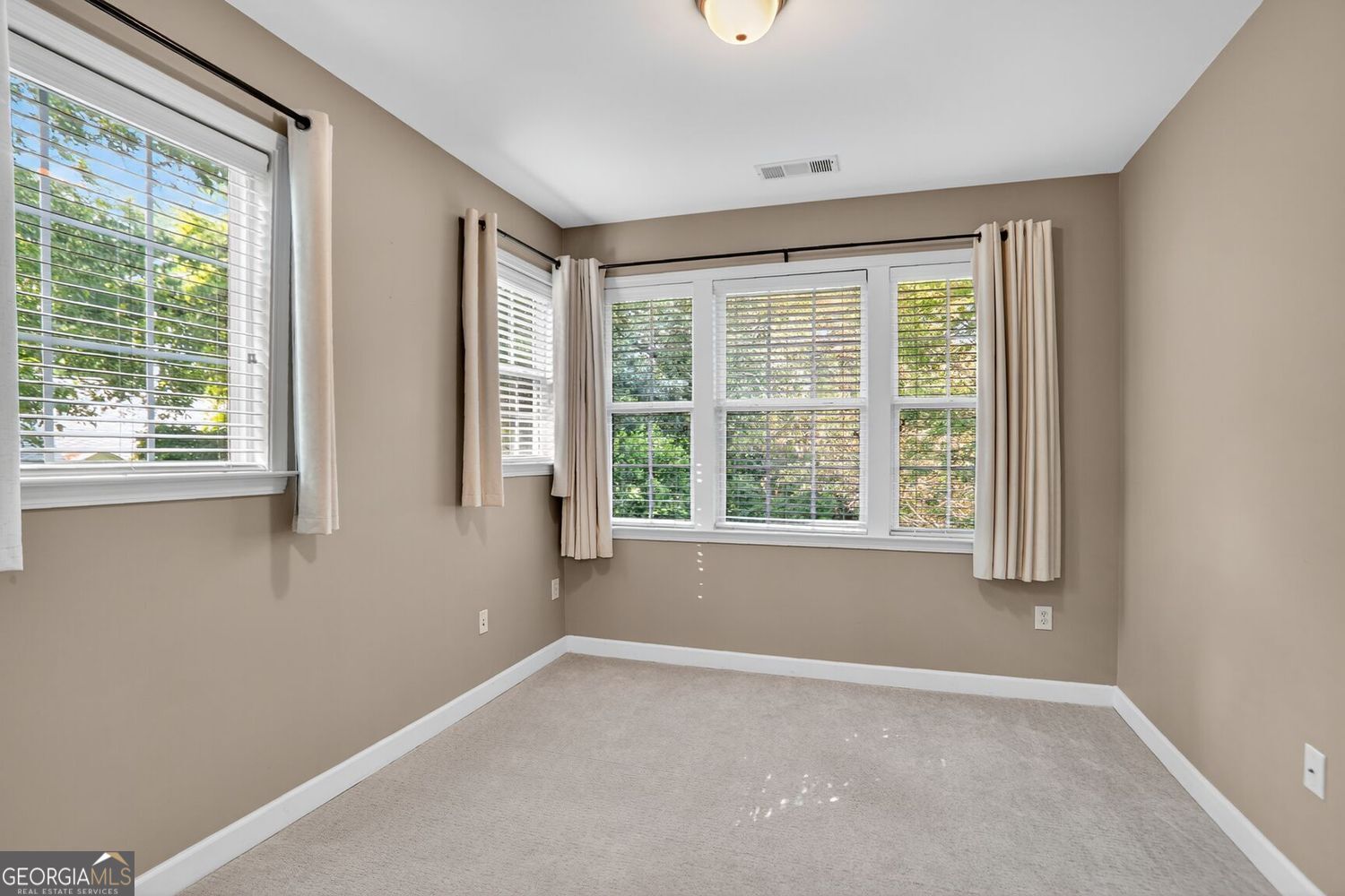 Brookhaven, Georgia 30319, United States, 2 Bedrooms Bedrooms, ,3 BathroomsBathrooms,Residential,Active,196302