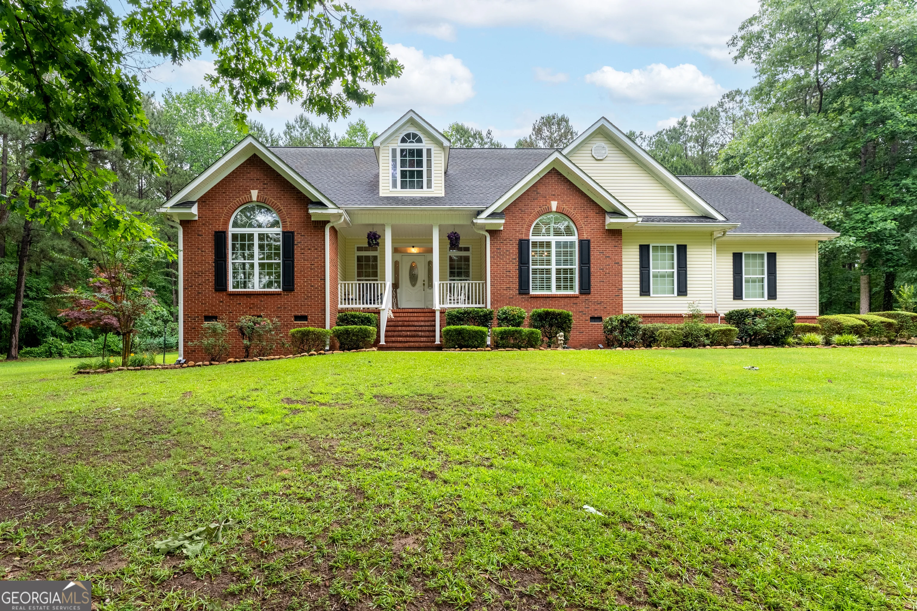 140 Honeysuckle Road NW