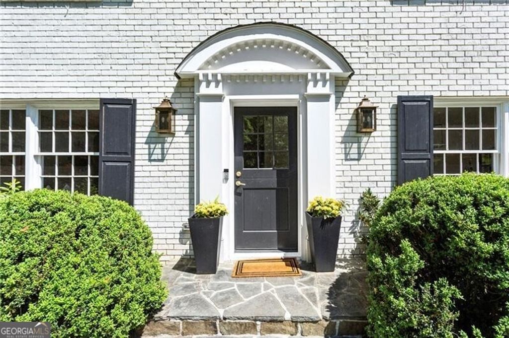 Photo of 935 Glenbrook Drive NW, Atlanta, GA 30318 (MLS # 10758502)