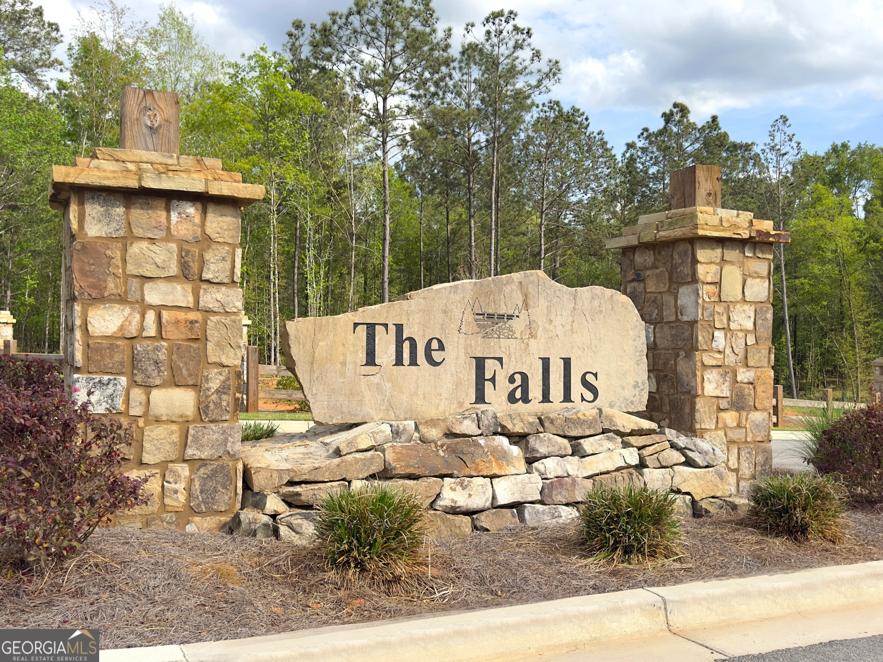 113 The Falls Lane