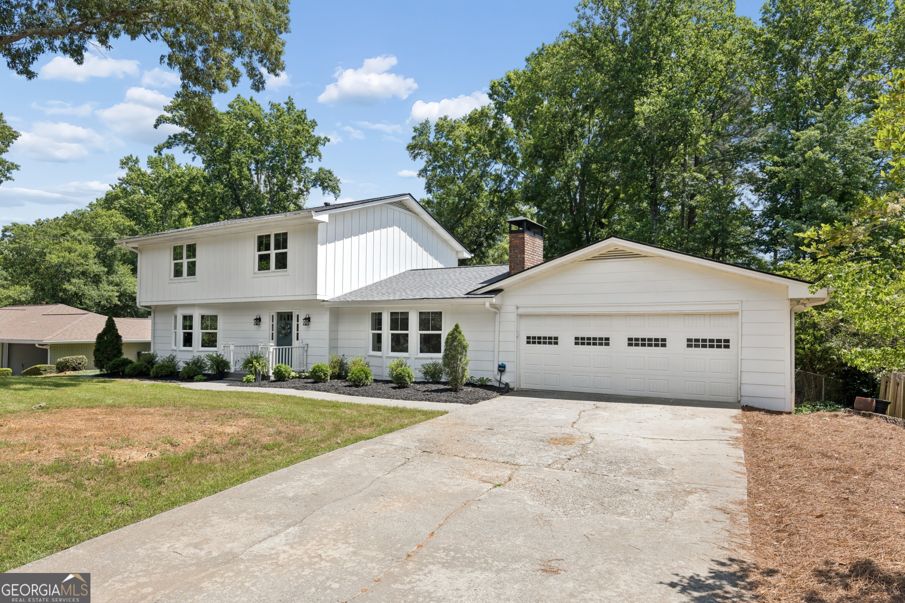 670 Lake Charles WAY