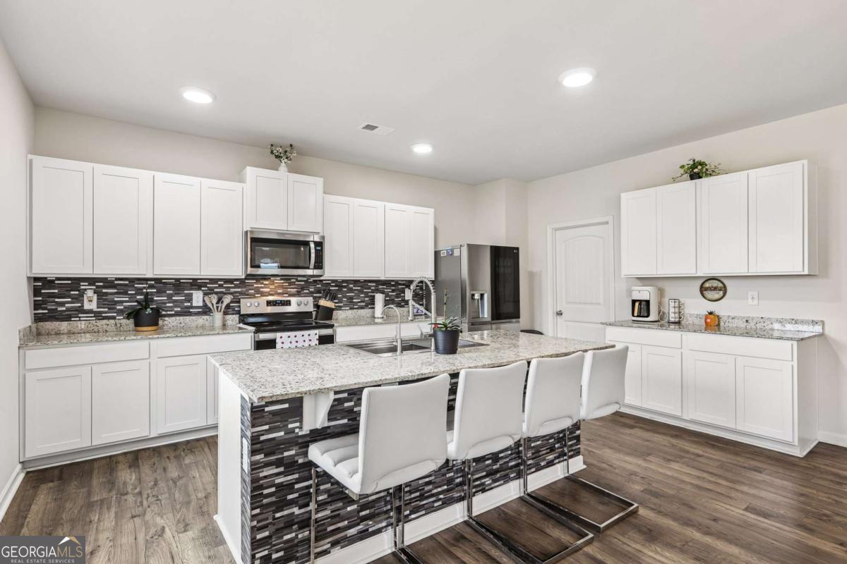 266 Creekview WAY