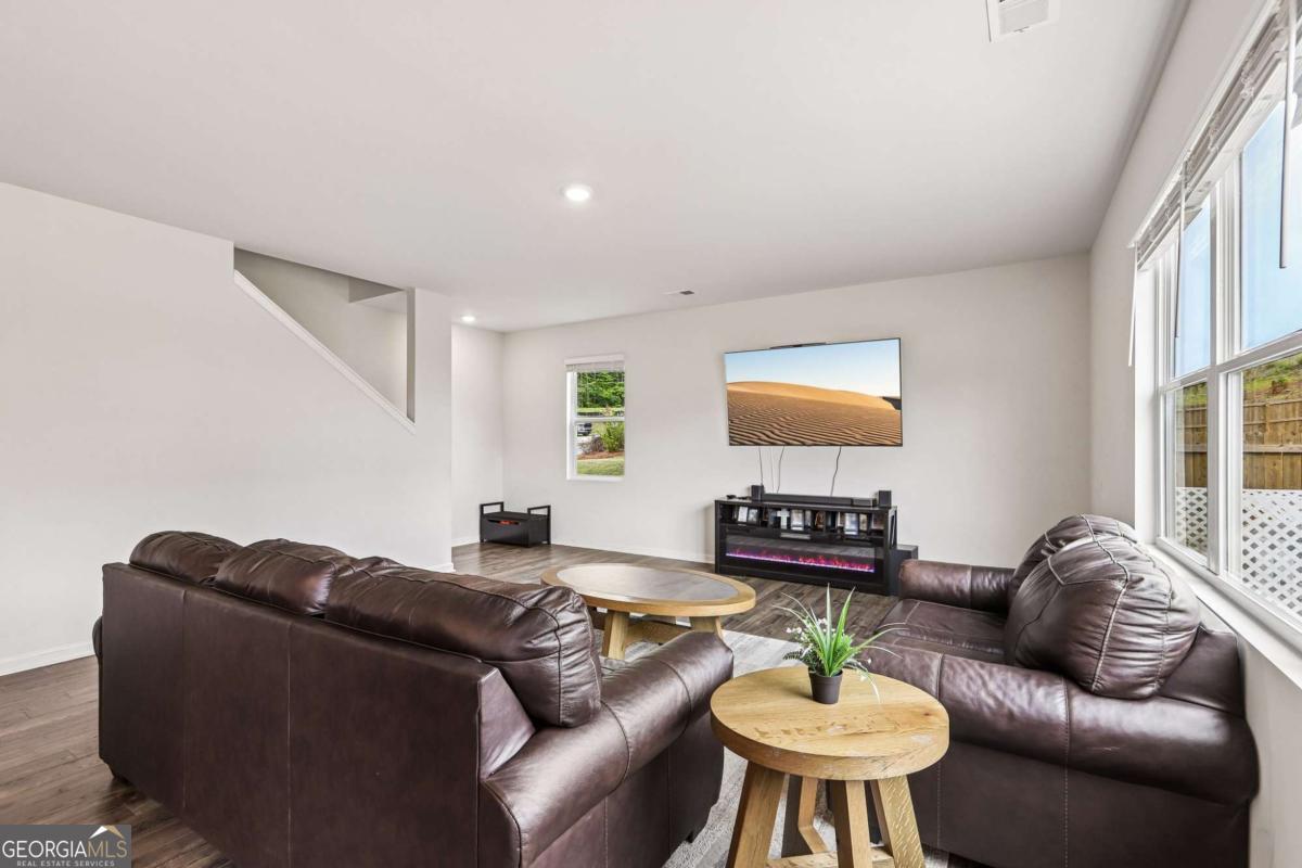 266 Creekview WAY