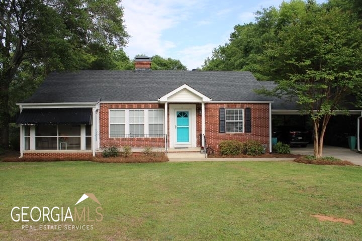 Super cute 5/2 1/2. Ready for you and your family. Home features large kitchen w/solid surface countertops, mud room, laundry room & lots of storage. Enjoy a evening beverage on the back deck, overlooking your private backyard with a fenced area for your fur baby. 1 Acre lot provides lots of privacy. This is a must see! Occupied Please don't bother homeowners without a appointment.