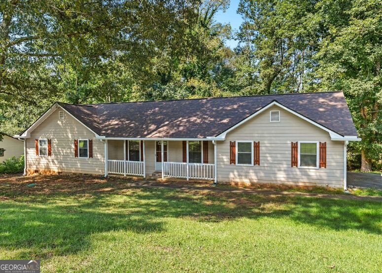 Photo of 212 Farmbrook Parkway E, Stockbridge, GA 30281 (MLS # 10841623)