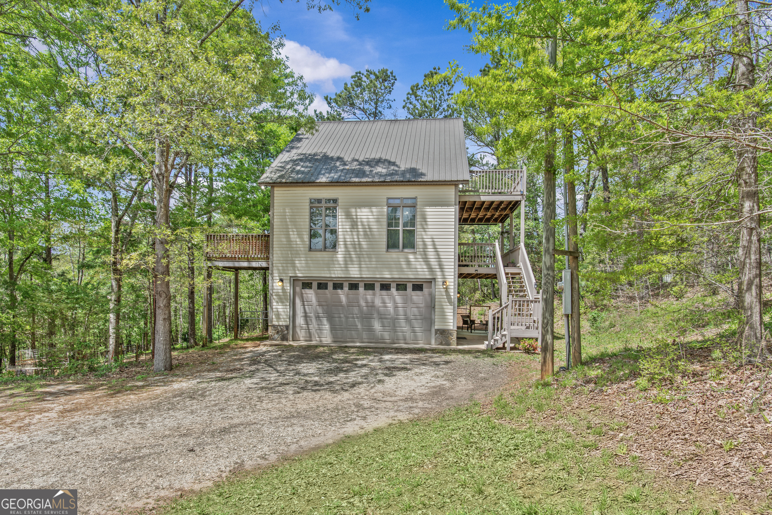 733 Meadow Brook LN