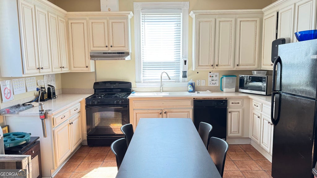 Photo of 191 South Main St, Jonesboro, GA 30236 (MLS # 10850035)