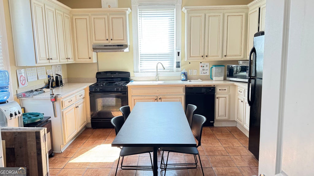 Photo of 191 South Main St, Jonesboro, GA 30236 (MLS # 10850035)