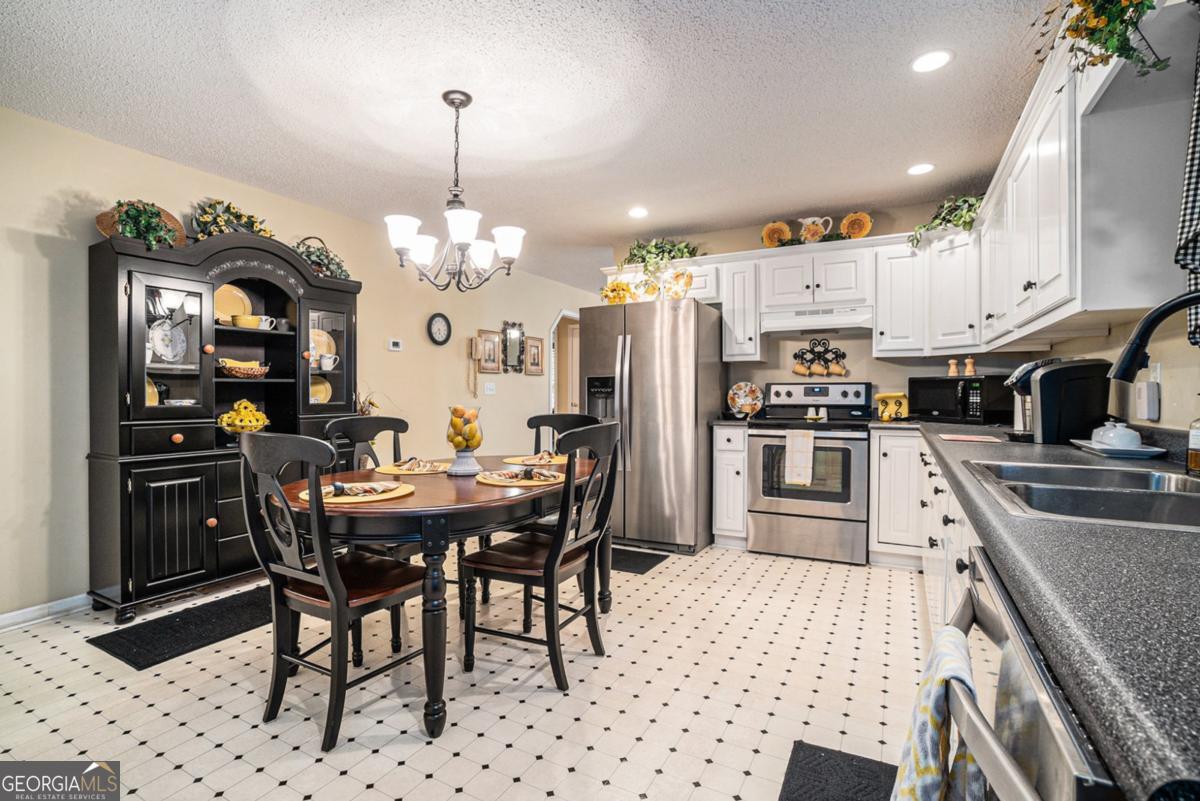 138 Victoria LN