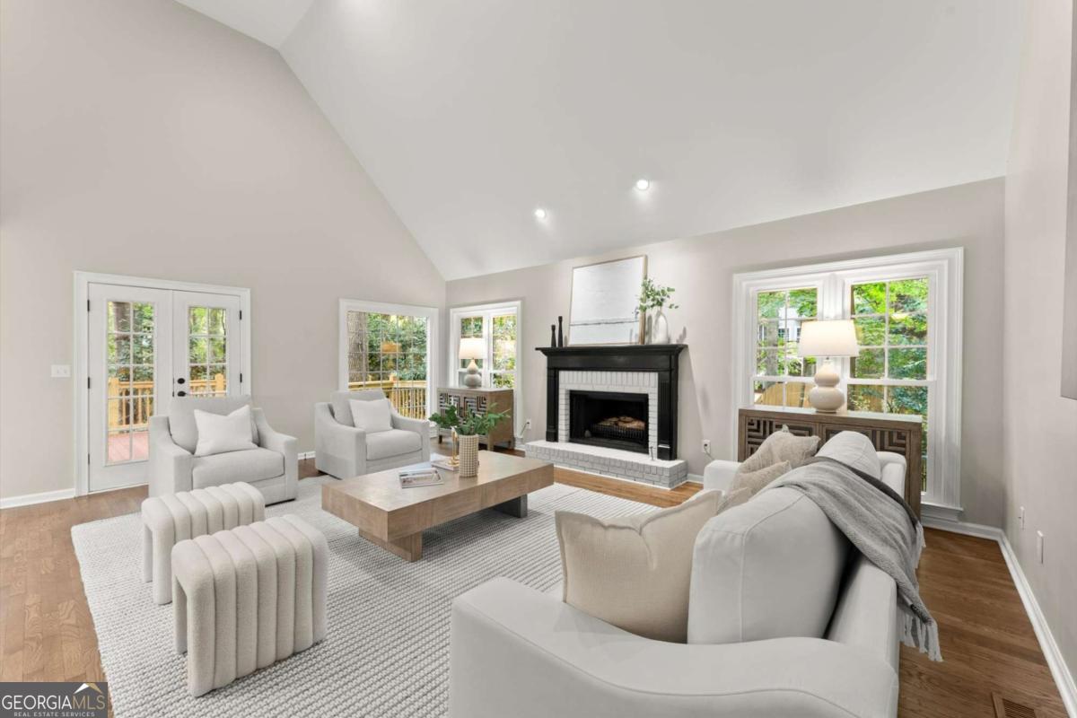 3017 Lana LN