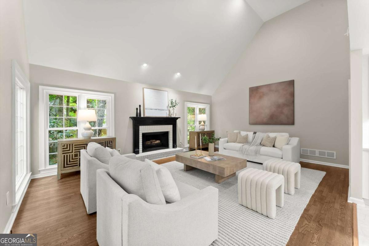 3017 Lana LN