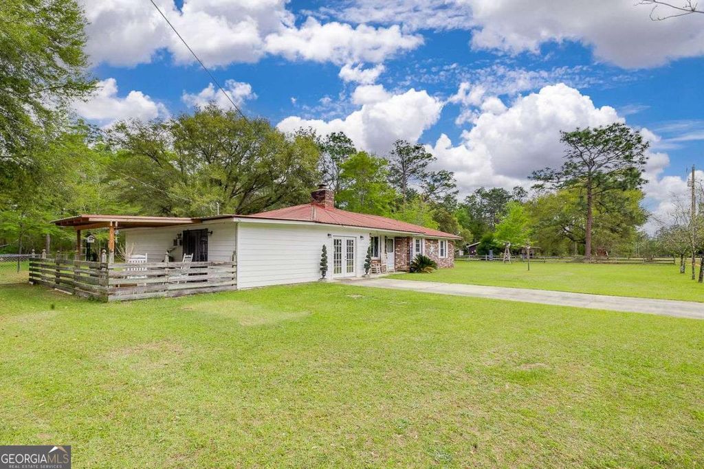 Photo of 423 Pioneer Road, Hinesville, GA 31313 (MLS # 10723196)