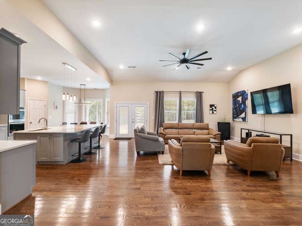 586 Cook DR