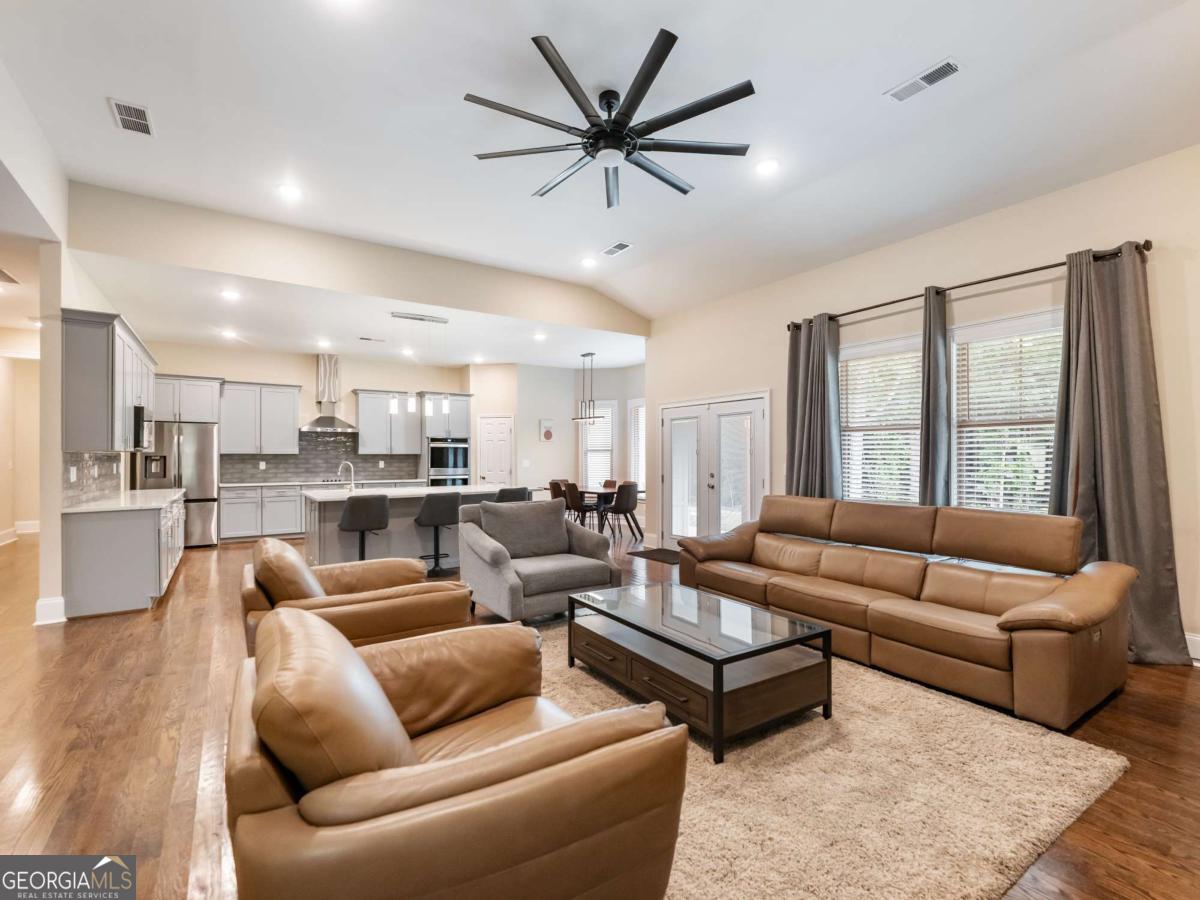 586 Cook DR