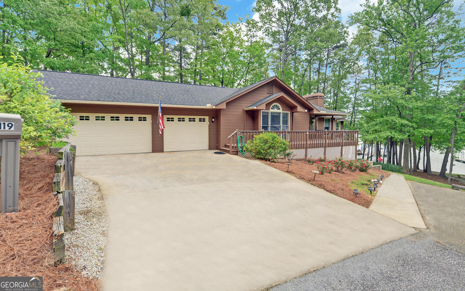119 Ridgemore CIR