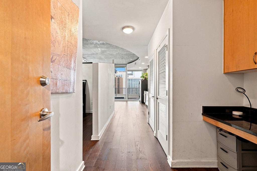 Photo of 400 W Peachtree Street NW #2107, Atlanta, GA 30308 (MLS # 10835492)