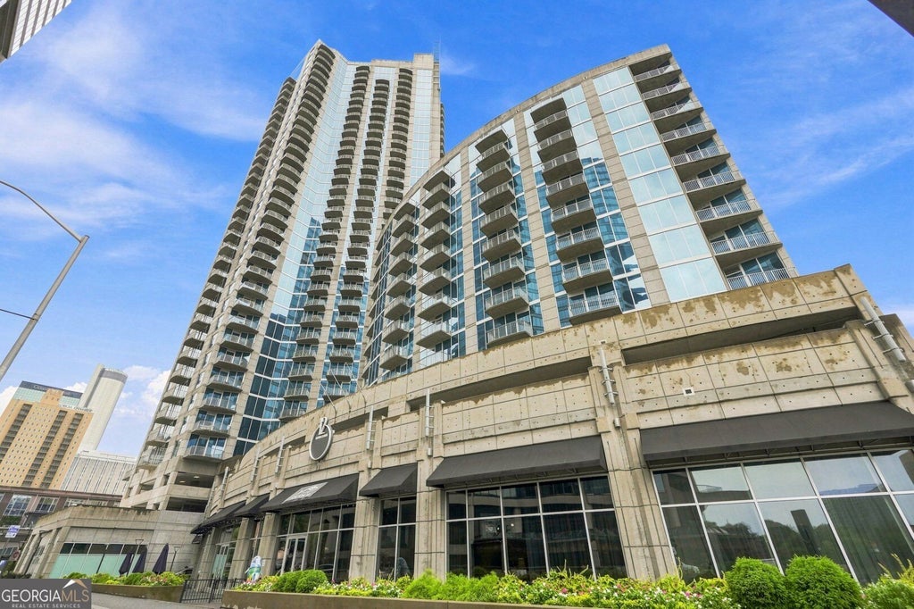 Photo of 400 W Peachtree Street NW #2107, Atlanta, GA 30308 (MLS # 10835492)