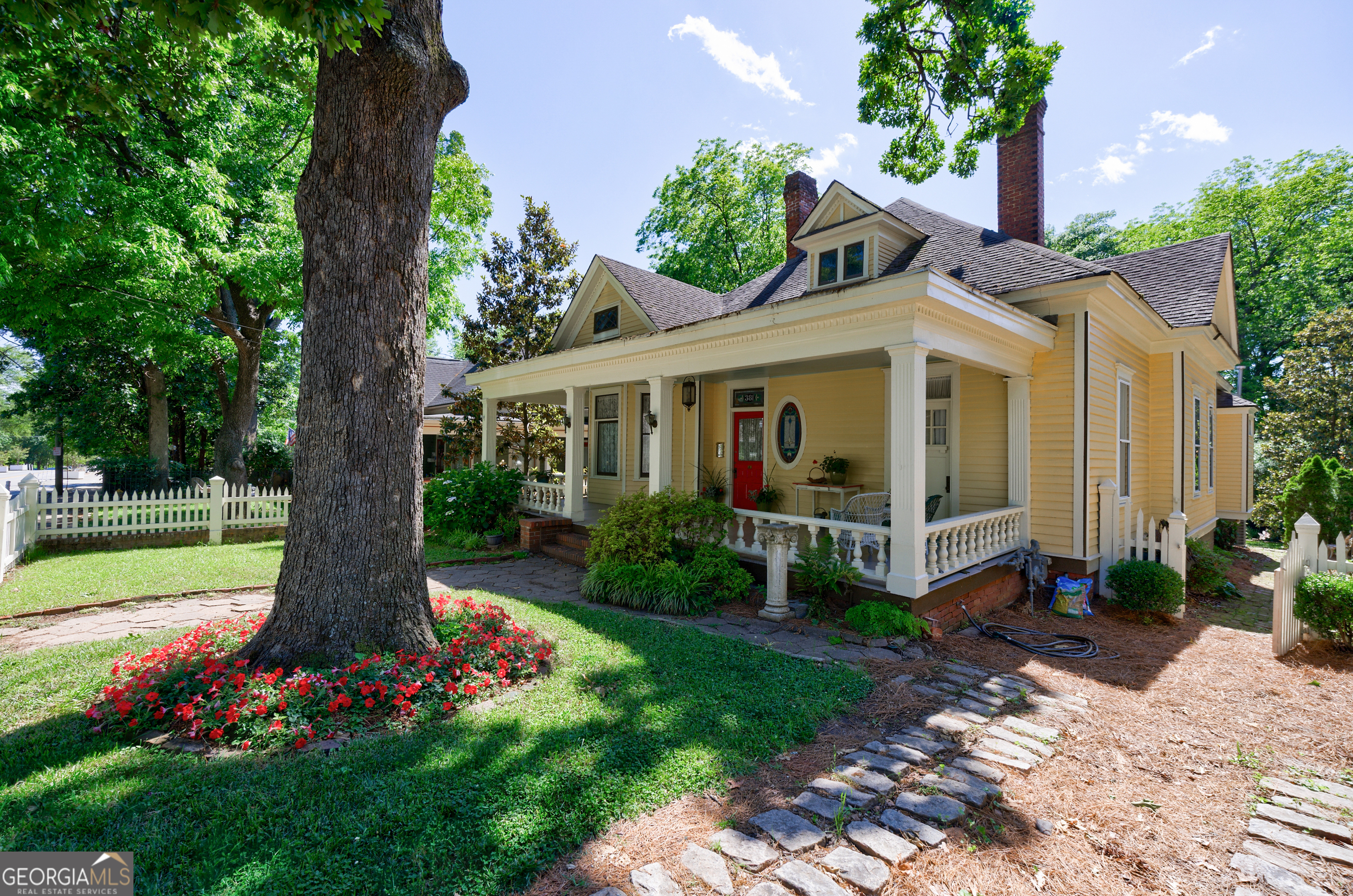 381 Cherokee AVE SE