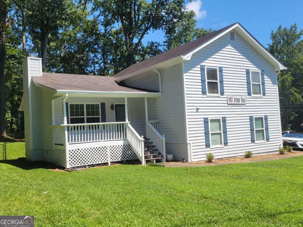 Lawrenceville-Suwanee Rd Residential house PLUS 506 sqft of commercial space. This unique home is a great opportunity for the person in need of commercial space. Home is nicely updated with hardwood floors and tile. Large master bedroom and bath with double vanity. Large living space overlooking the kitchen area. Kitchen has eat in space and leads to an enclosed patio overlooking a private backyard. Commercial space has plumbing available for saloon/other uses. Or just an office. Half bath is attached to the space. Great visibility and location!