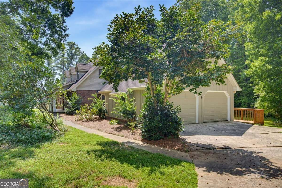 435 NW Stonehenge DR