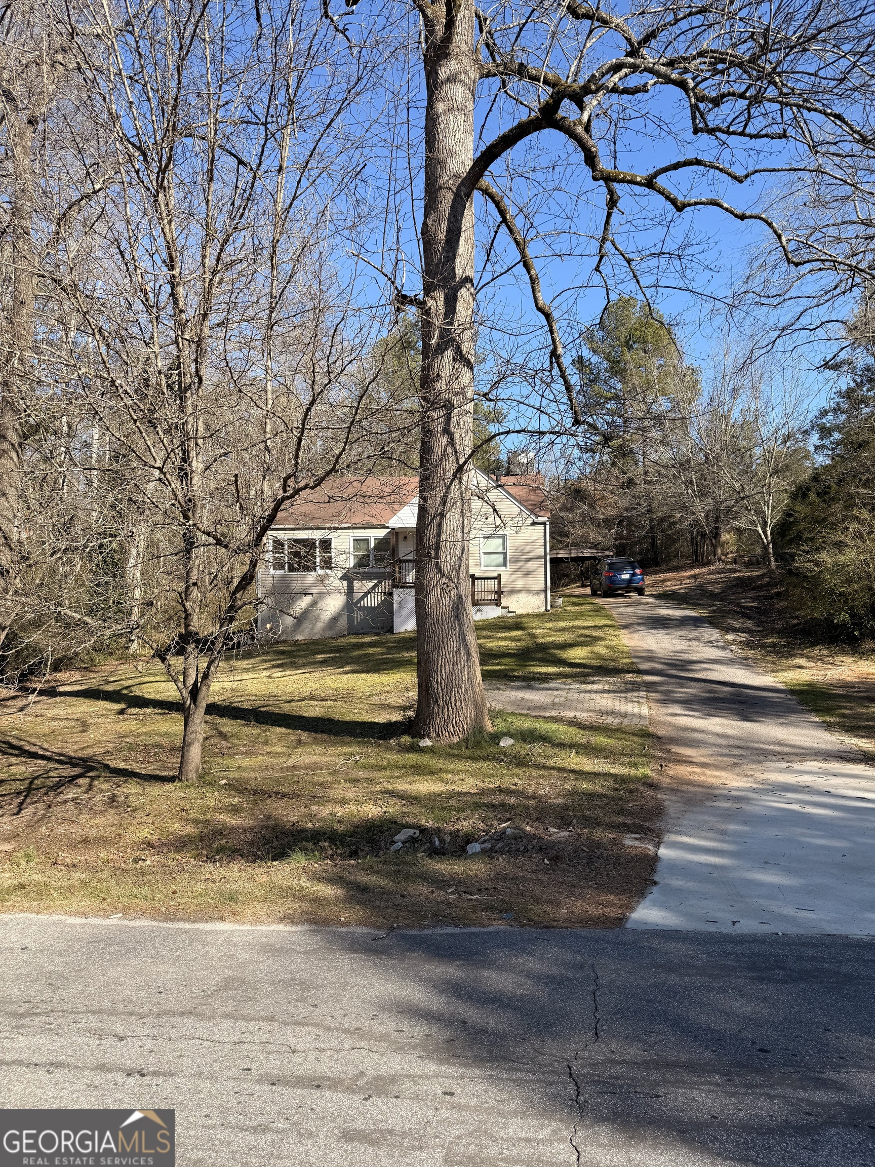 2452 Lakeshore DR NE